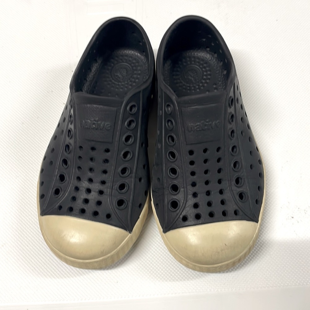 Kids navy blue Native shoes size C8